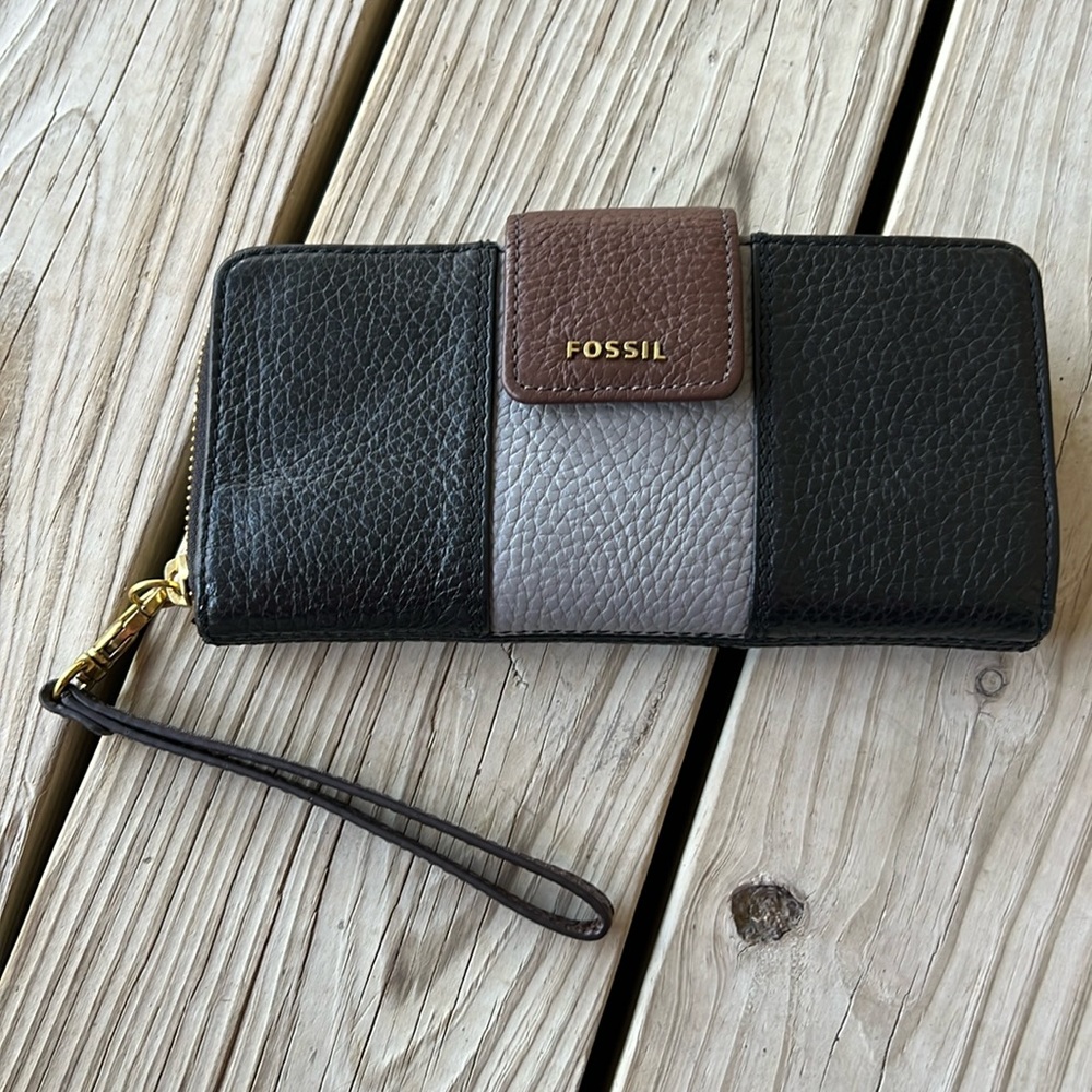 Fossil wallet colorblock black gray brown wristlet strap